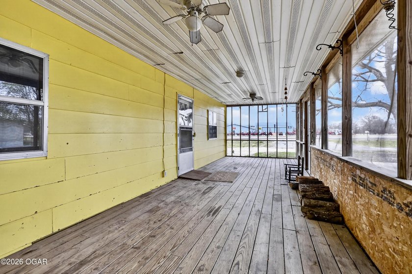 Welcome home to this solid 3-bedroom, 2.5-bath brick home - photo 33