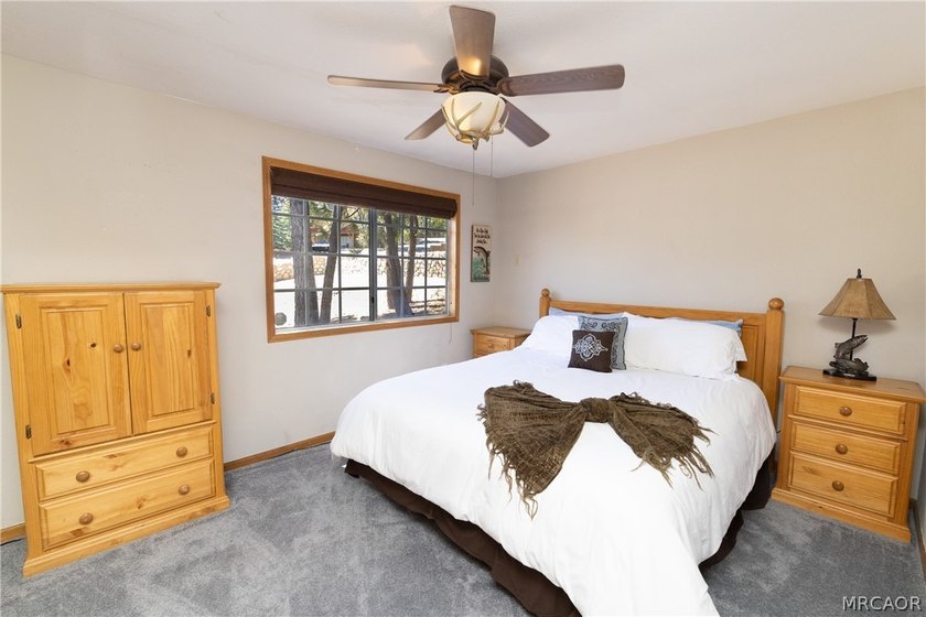 Wake up to calm lakefront style mornings, breathe in the fresh - photo 20