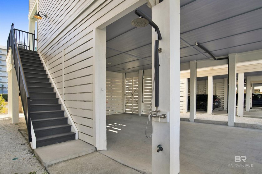 Beautifully decorated 3bed/4bath coastal home with views of the - photo 30