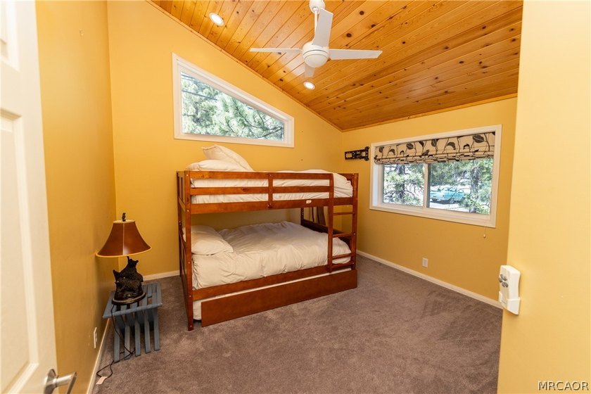 Wake up to calm lakefront style mornings, breathe in the fresh - photo 31