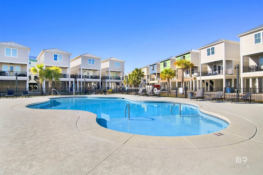 Beautifully decorated 3bed/4bath coastal home with views of the - photo 32