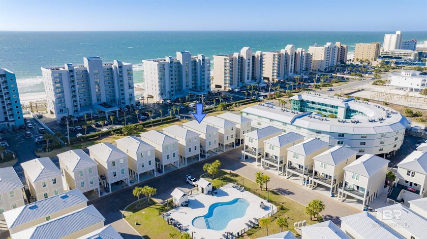 Beautifully decorated 3bed/4bath coastal home with views of the - photo 37