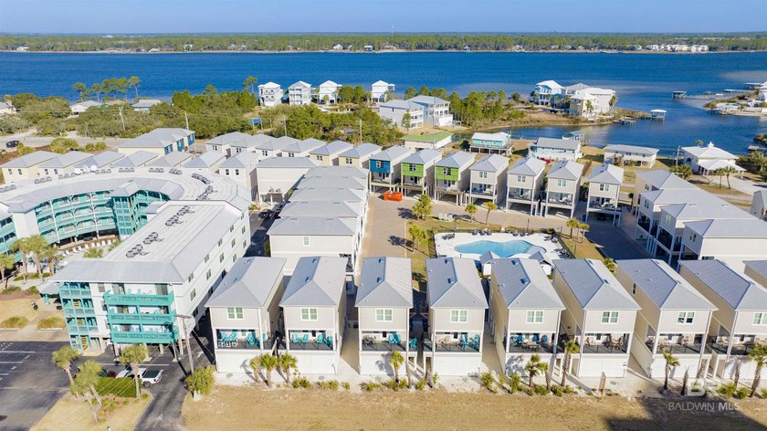 Beautifully decorated 3bed/4bath coastal home with views of the - photo 44