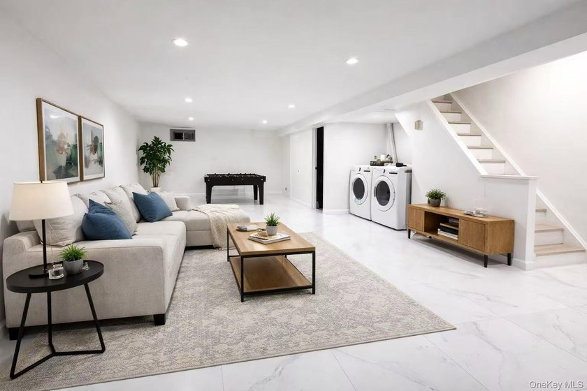 Welcome to this beautifully townhouse located in the heart of - photo 9