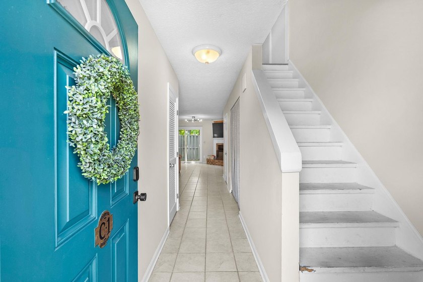 Incredible opportunity to purchase this 3 bedroom, 2.5 bath End - photo 6