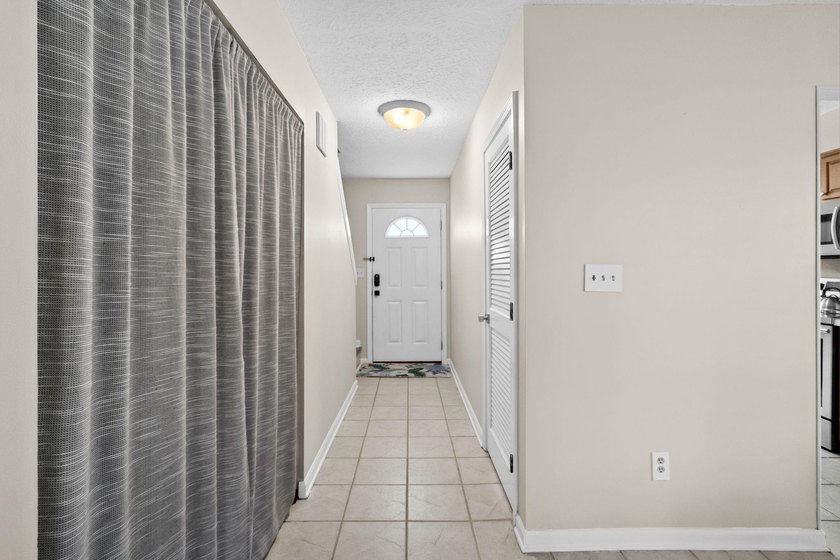 Incredible opportunity to purchase this 3 bedroom, 2.5 bath End - photo 7