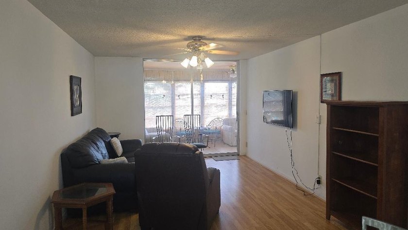 Beautiful Spacious, 1 bedroom, 1.5 bath unit with a large - photo 12
