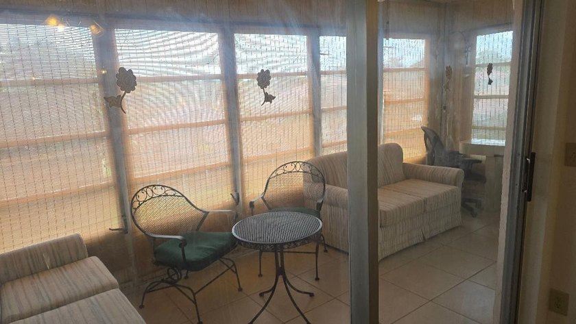 Beautiful Spacious, 1 bedroom, 1.5 bath unit with a large - photo 13