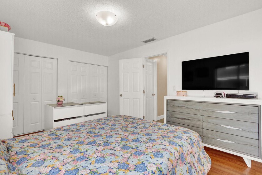 Welcome to this thoughtfully designed home in West Palm Beach - photo 17