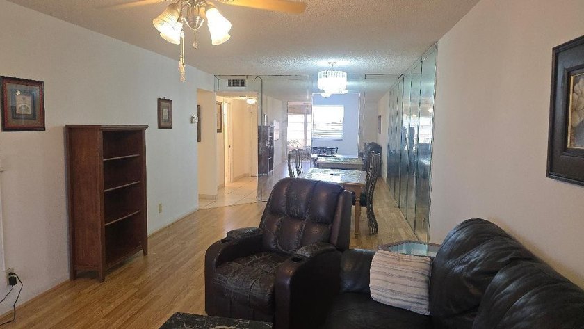 Beautiful Spacious, 1 bedroom, 1.5 bath unit with a large - photo 18