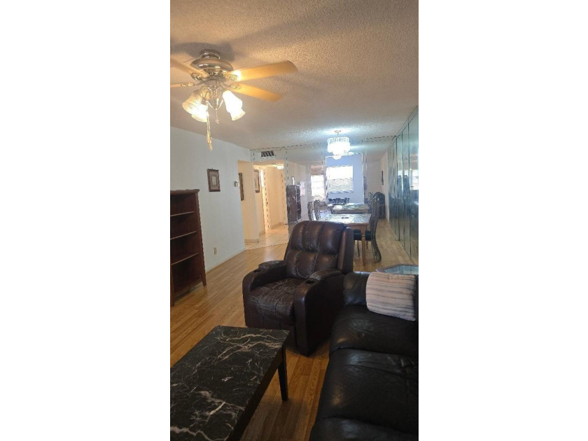 Beautiful Spacious, 1 bedroom, 1.5 bath unit with a large - photo 20