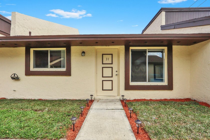 Welcome to this thoughtfully designed home in West Palm Beach - photo 21
