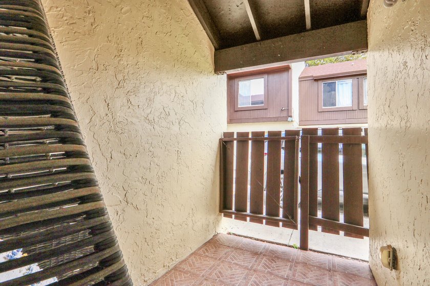 Welcome to this thoughtfully designed home in West Palm Beach - photo 24