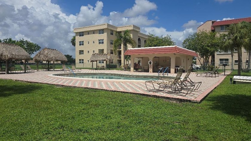 Beautiful Spacious, 1 bedroom, 1.5 bath unit with a large - photo 31
