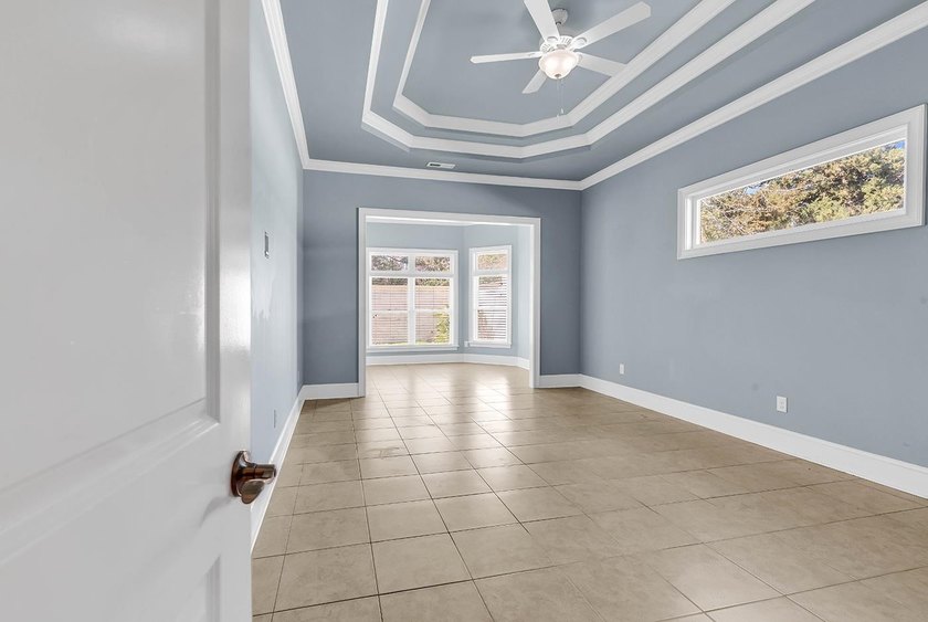 Discover the perfect blend of elegance and comfort in this - photo 8