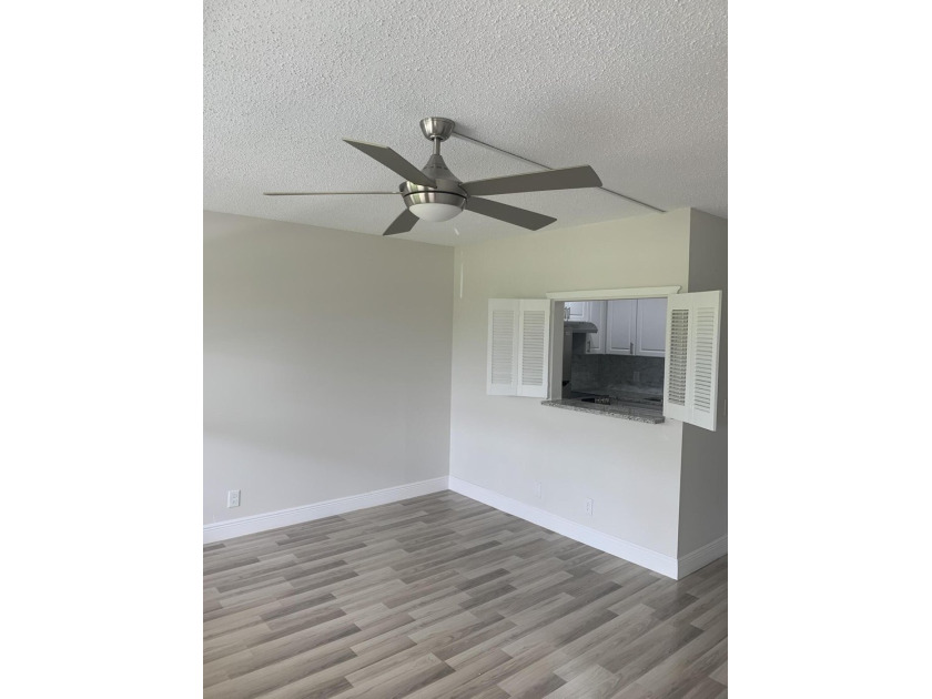 Fully remodeled unit on a quite tree lined street! Gated - photo 3