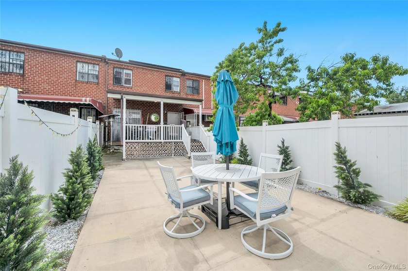 Welcome to 529 Powell Street, a place you'll be proud to call - photo 4