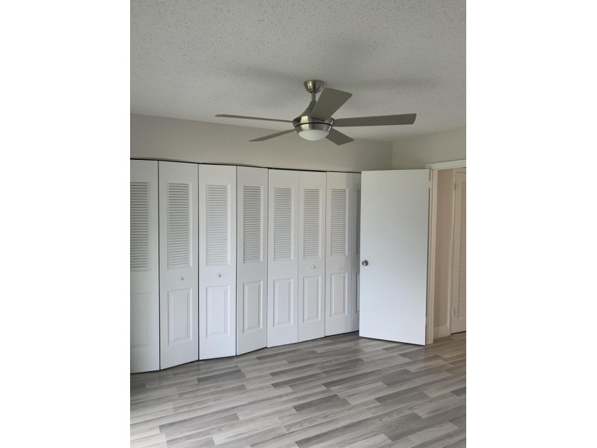 Fully remodeled unit on a quite tree lined street! Gated - photo 7