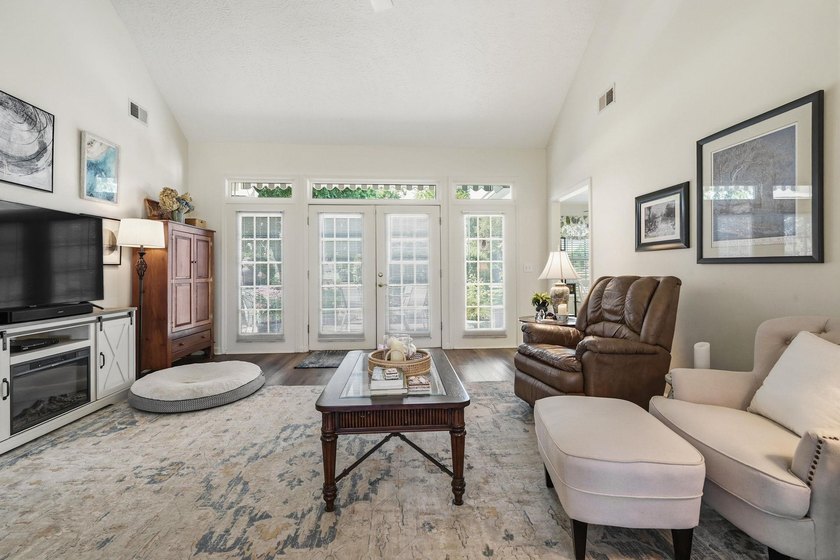 Welcome to this beautiful 3-bedroom, 2-bath home nestled in the - photo 6