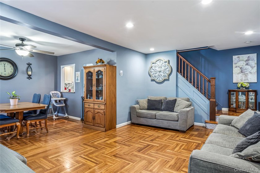 Welcome to this charming and well maintained Tudor Colonial one - photo 2