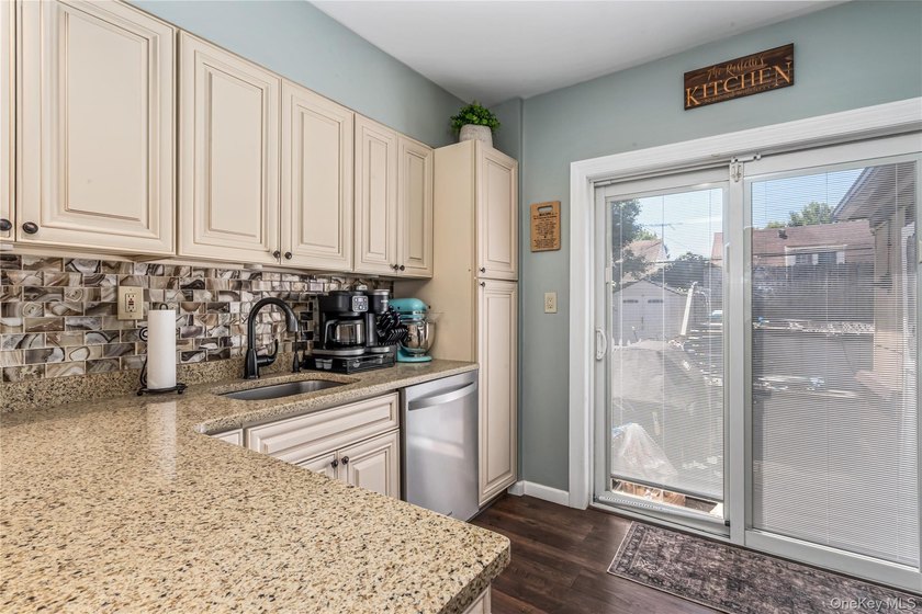 Welcome to this charming and well maintained Tudor Colonial one - photo 6