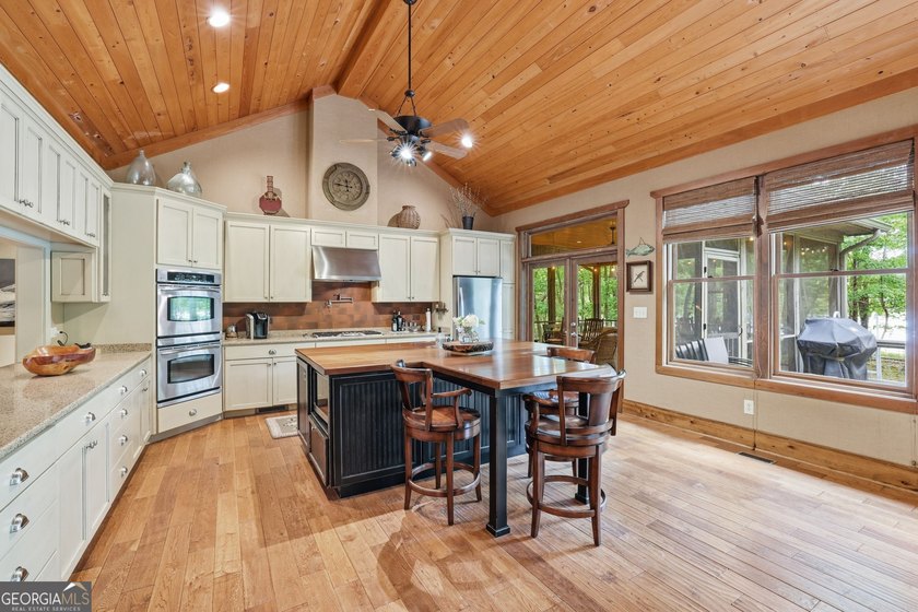 This spectacular 3,030-square-foot, 4-bedroom, 4-bathroom lake - photo 11