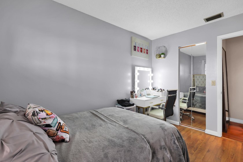 This charming lakefront 3-bedroom, 2.5-bath townhouse is ready - photo 17