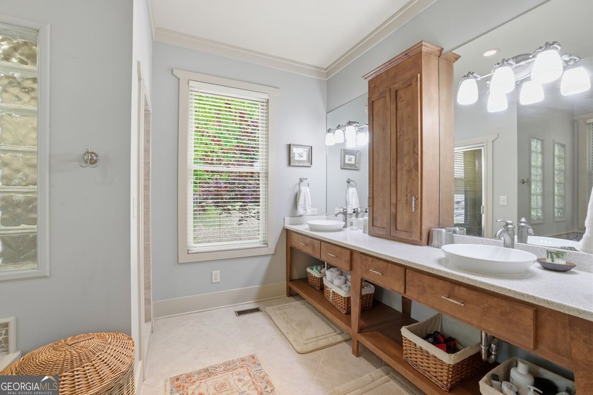 This spectacular 3,030-square-foot, 4-bedroom, 4-bathroom lake - photo 22