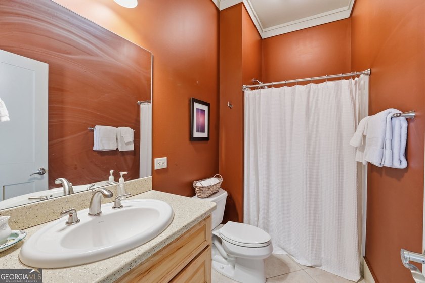 This spectacular 3,030-square-foot, 4-bedroom, 4-bathroom lake - photo 29