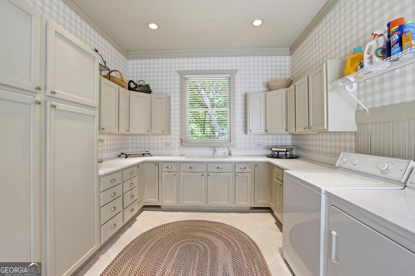 This spectacular 3,030-square-foot, 4-bedroom, 4-bathroom lake - photo 31