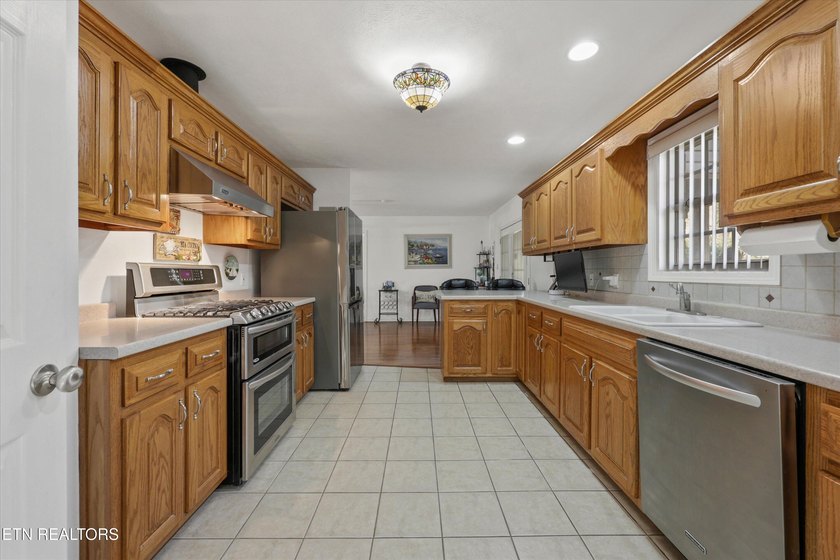 This one is priced WAY below comps, and is being sold AS IS. 637 - photo 32