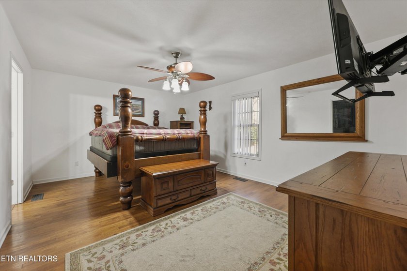 This one is priced WAY below comps, and is being sold AS IS. 637 - photo 35