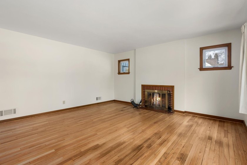 MOTIVATED SELLERS LISTED UNDER APPRAISAL VALUE !!!!!. Welcome - photo 4