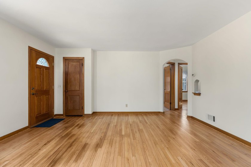 MOTIVATED SELLERS LISTED UNDER APPRAISAL VALUE !!!!!. Welcome - photo 7