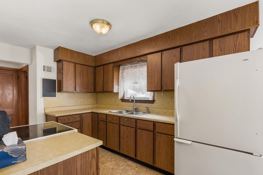 MOTIVATED SELLERS LISTED UNDER APPRAISAL VALUE !!!!!. Welcome - photo 8