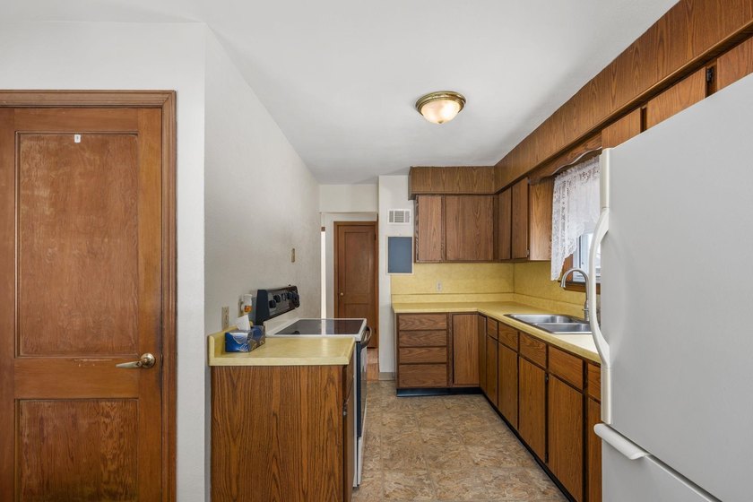 MOTIVATED SELLERS LISTED UNDER APPRAISAL VALUE !!!!!. Welcome - photo 10