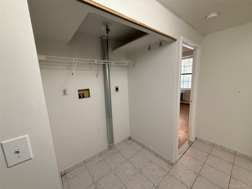 Bright and spacious 3 bedroom, 1 &amp; 2 bathroom, 2nd floor - photo 13