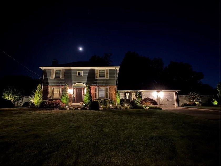 Stunning Turn-Key Colonial ideally located in Governor Francis - photo 2