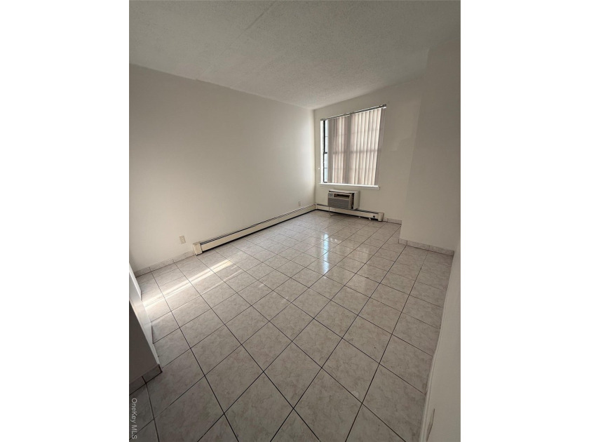 Bright and spacious 3 bedroom, 1 &amp; 2 bathroom, 2nd floor - photo 34