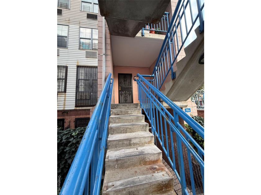 Bright and spacious 3 bedroom, 1 &amp; 2 bathroom, 2nd floor - photo 38