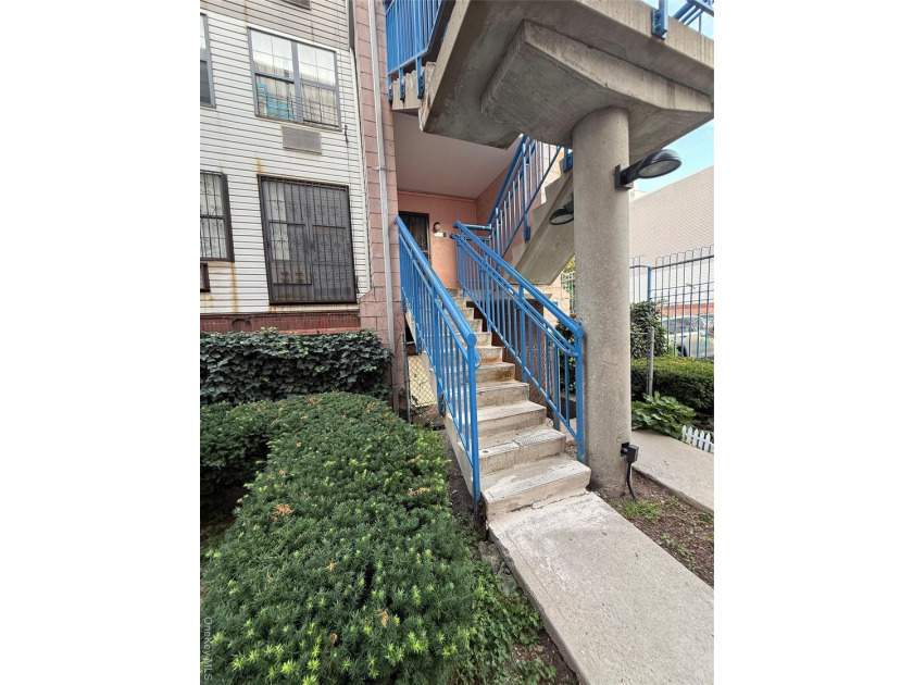 Bright and spacious 3 bedroom, 1 &amp; 2 bathroom, 2nd floor - photo 46