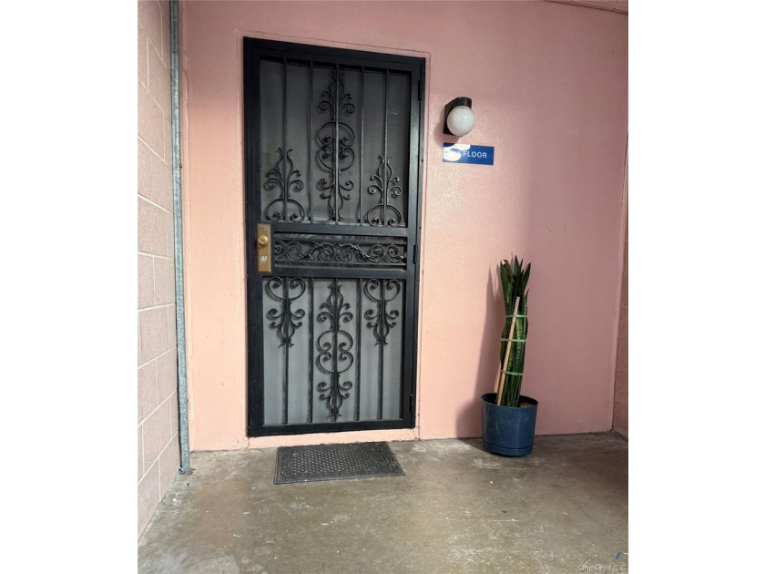 Bright and spacious 3 bedroom, 1 &amp; 2 bathroom, 2nd floor - photo 48