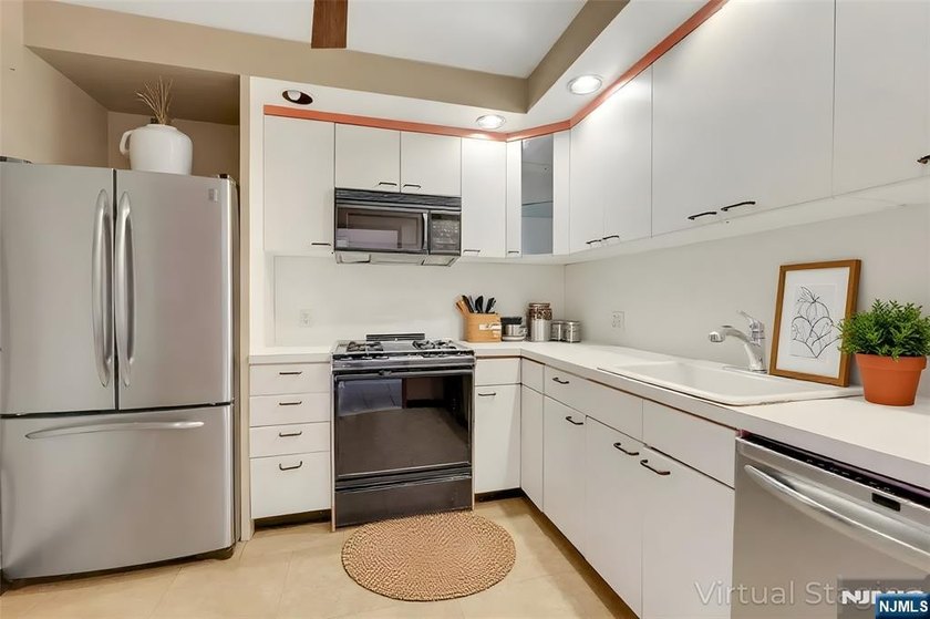 CONTACT DEBRA JACOBS &amp; HALLEY NATKIN COLDWELL BANKER FORT LEE! - photo 4