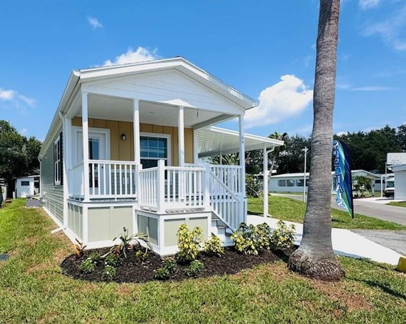 Welcome Summer at Palm Terrace and settle into a lifestyle - photo 8