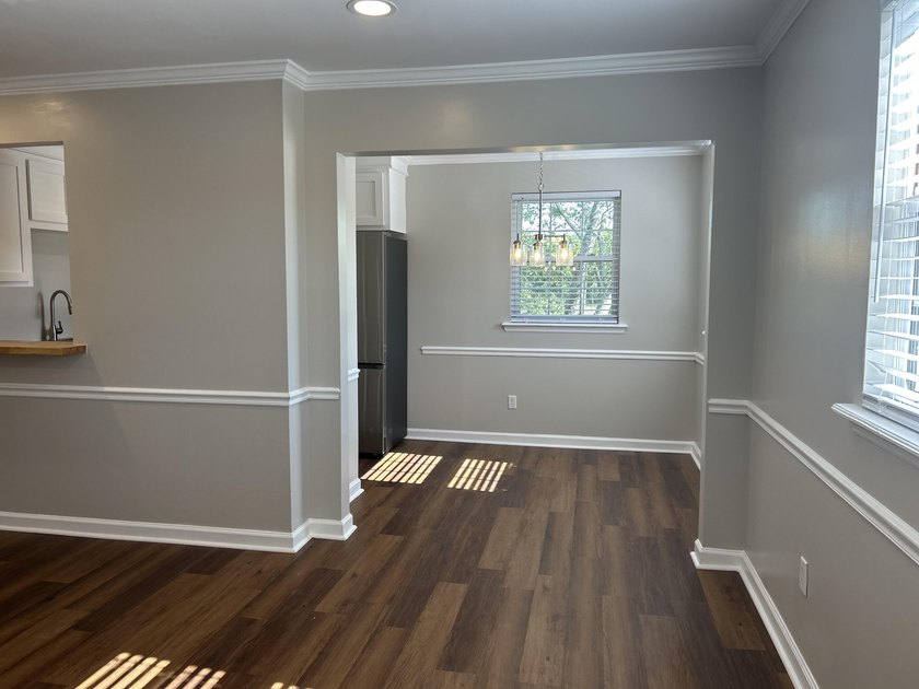 Don't miss this fully refreshed, top-floor 2-bedroom, 1-bath - photo 3