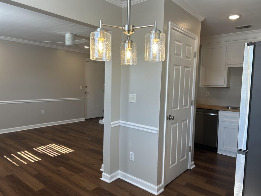 Don't miss this fully refreshed, top-floor 2-bedroom, 1-bath - photo 5