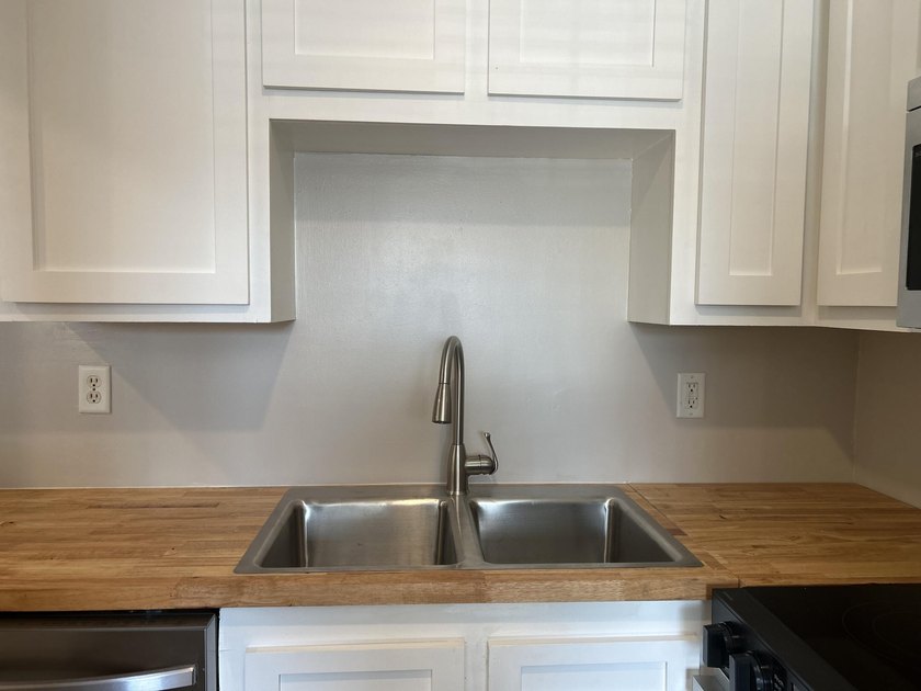 Don't miss this fully refreshed, top-floor 2-bedroom, 1-bath - photo 8
