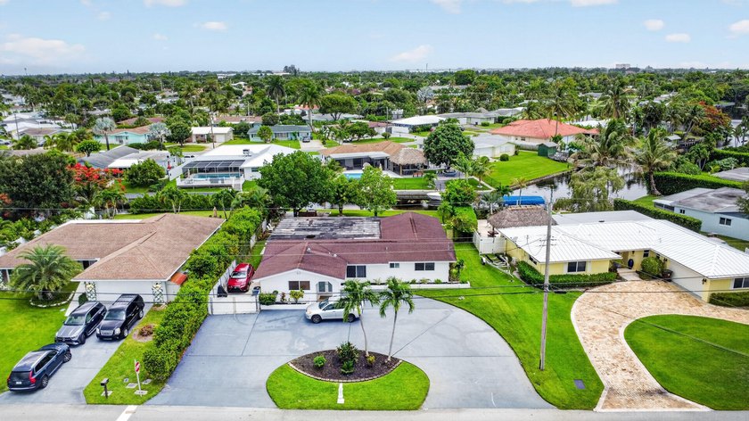 Nestled in the desirable community of Lake Clarke Shores, this - photo 17
