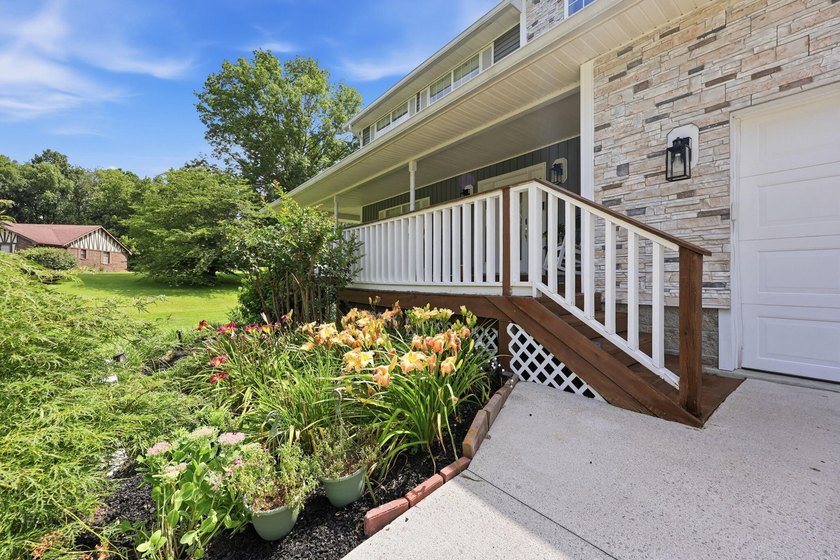 Welcome to Your Dream Home in Somerset! This Spacious 2-Story - photo 5
