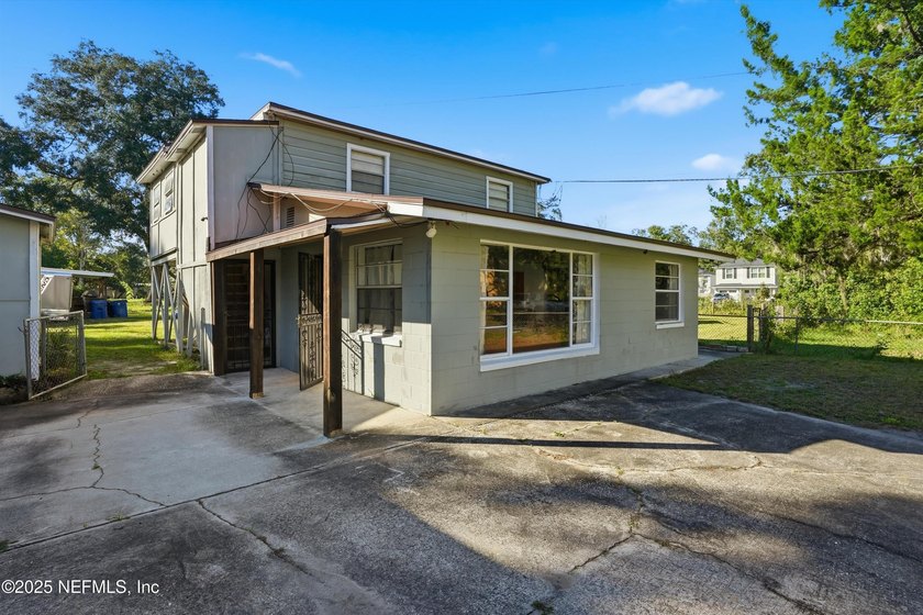This property offers a rare opportunity with two separate homes - photo 4